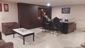 Quầy tiếp tân