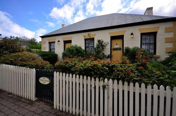 A white building with a sign that reads "Bridge Cottage." - Original 1823 Bridge Cottage/Sergeants Cottage (Richmond TAS)