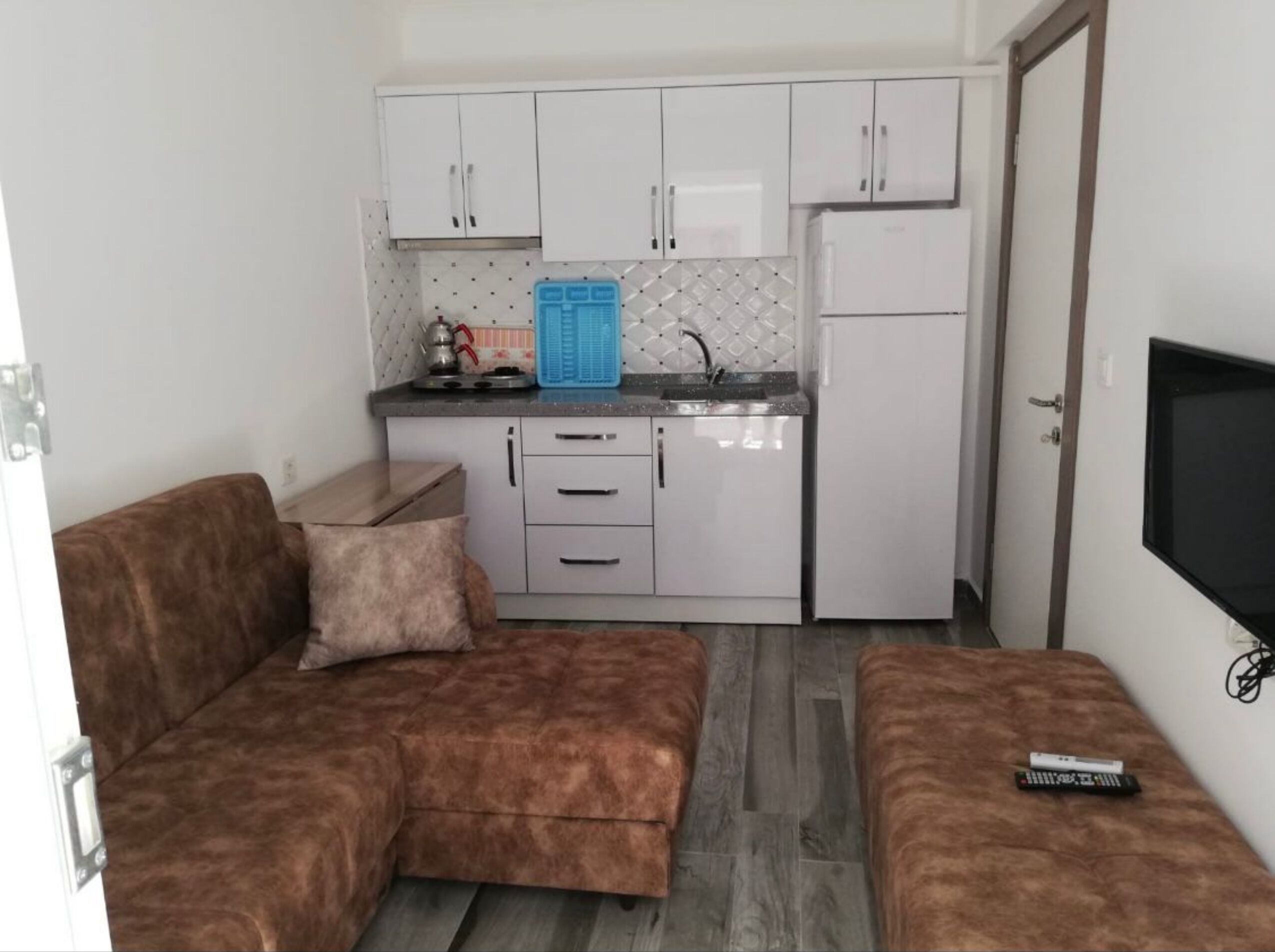 Basic Studio | Living area | LCD TV