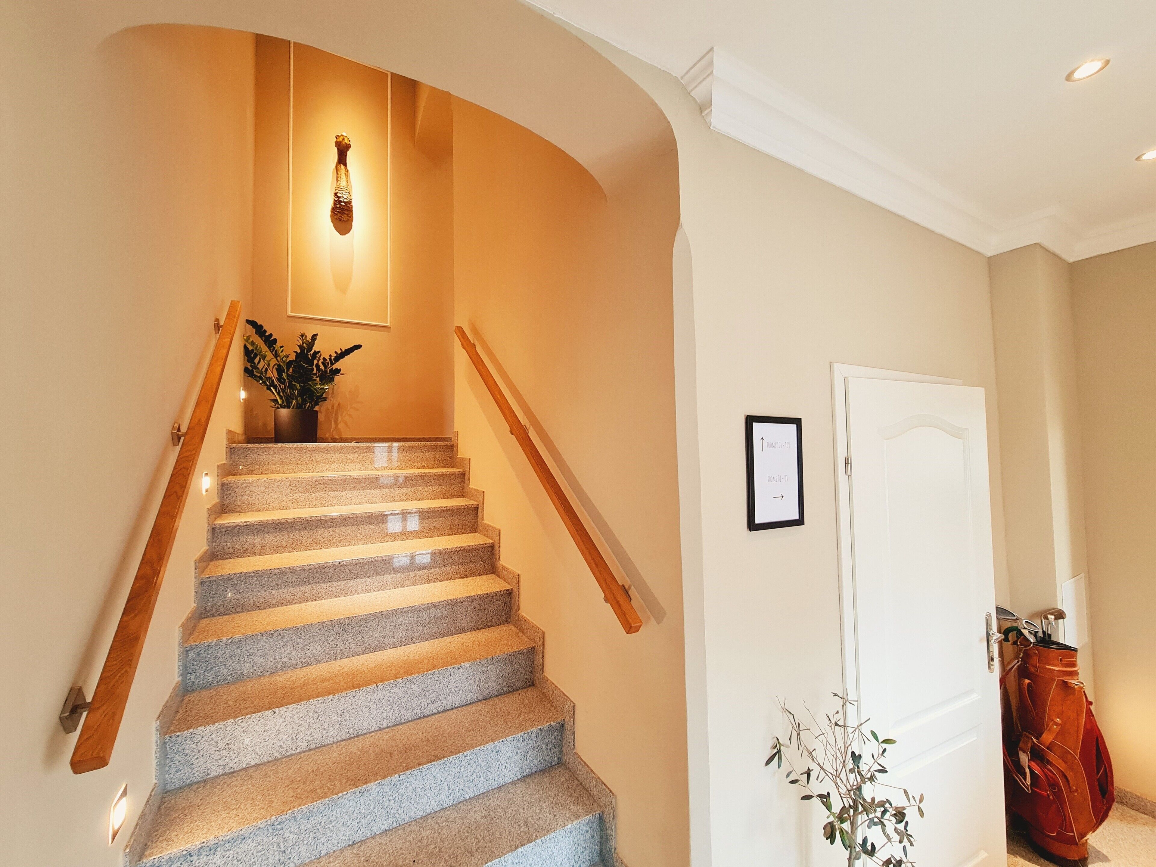 Kaiteet käytävillä