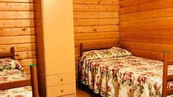 1 dormitori, bressols, llits addicionals i roba de llit