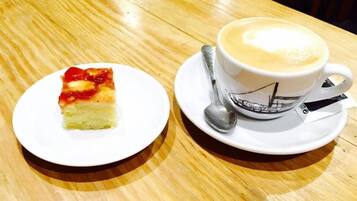 Petit déjeuner buffet servi tous les jours en supplément