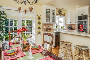 Dining - 3791 Little Sandpiper Cottage ~ Near Town & Beach (Carmel-by-the-Sea)