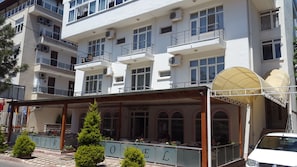 Front of property - LEMAN AKÇAY OTEL (Edremit)