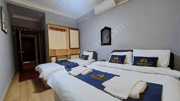 Standaard kamer, 1 twee- of 2 eenpersoonsbedden | Luxe beddengoed, een laptopwerkplek, gratis wifi