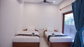 Deluxe Twin Room | 1 bedroom, laptop workspace, free WiFi