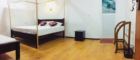 Deluxe Room, Non Smoking, Garden View | Interior entrance