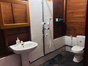 Deluxe Room | Bathroom