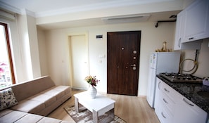 82-inch LED TV with satellite channels, TV - Baka Suite (Trabzon)