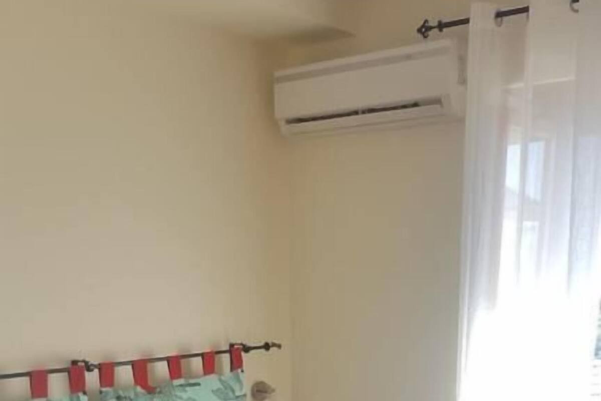 ميني بار ومكتب وواي فاي مجانًا وملاءات أسرّة