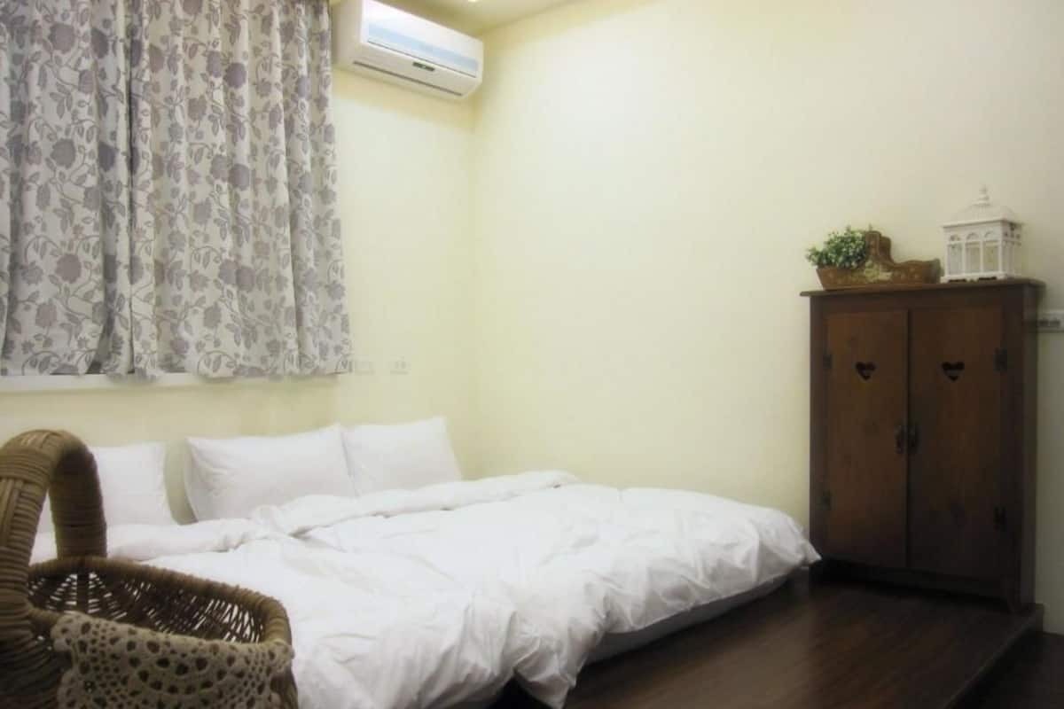 Quadruple Room (0227) | Desk, blackout drapes, free WiFi, bed sheets