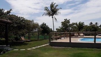 Vista frontal de la propiedad
