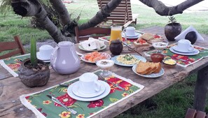 Free daily cooked-to-order breakfast 