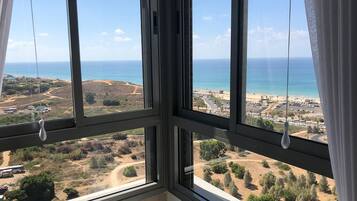 Luxury Apartment | 3 bedrooms, blackout curtains, soundproofing, iron/ironing board