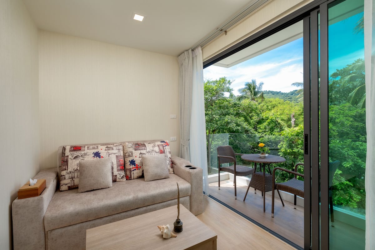 One Bedroom Suite Mountain View | 2 bedrooms, in-room safe, individually decorated, individually furnished
