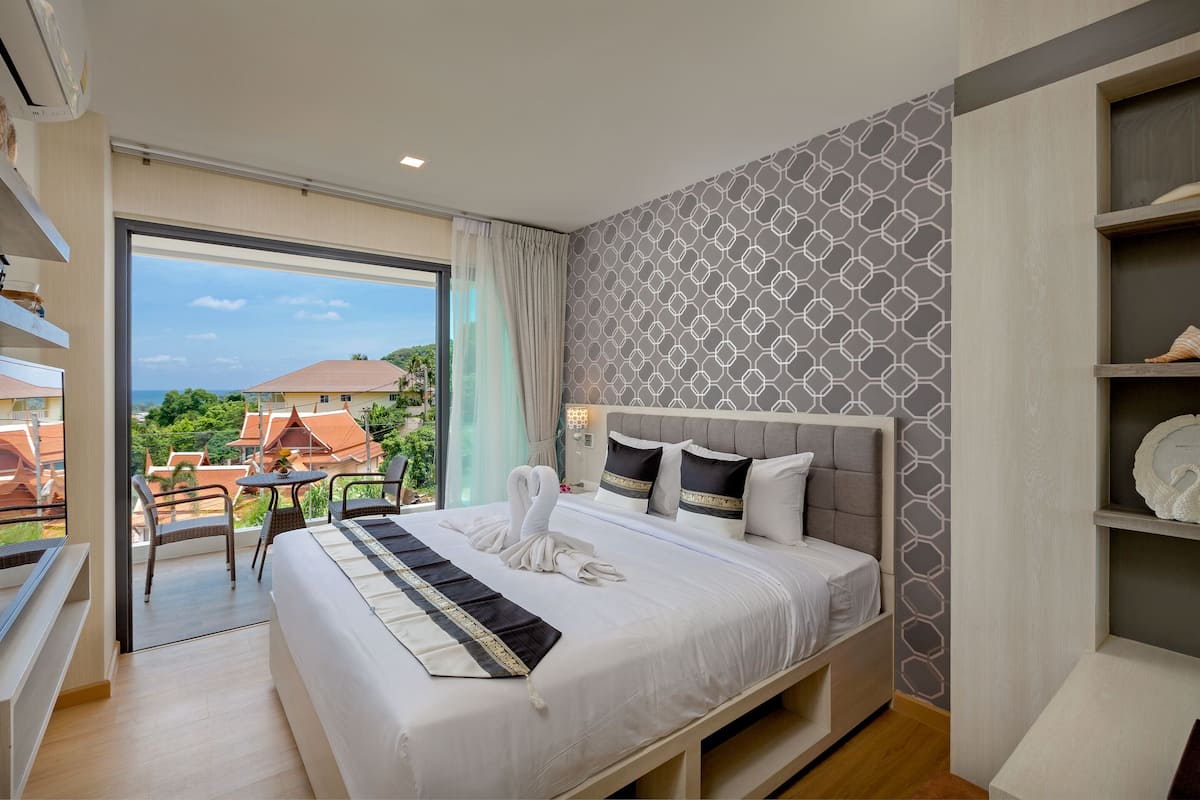 Deluxe Sea View | 2 bedrooms, in-room safe, individually decorated, individually furnished