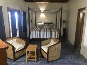 4 bedrooms, in-room safe, individually decorated, individually furnished - Blue Sky Villa (Negril)