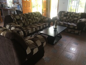45-Zoll-LCD-Fernseher mit Kabelempfang, Fernseher