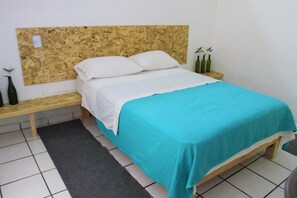 Individually furnished, laptop workspace, free WiFi, bed sheets