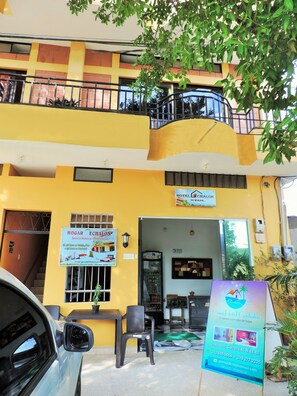 Façana frontal de l'allotjament