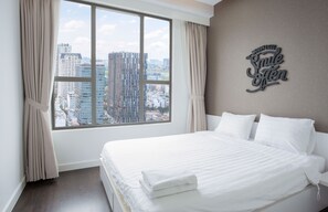 Desk, laptop workspace, iron/ironing board, free WiFi - Asian Dream Home - The Tresor (Ho Chi Minh City)