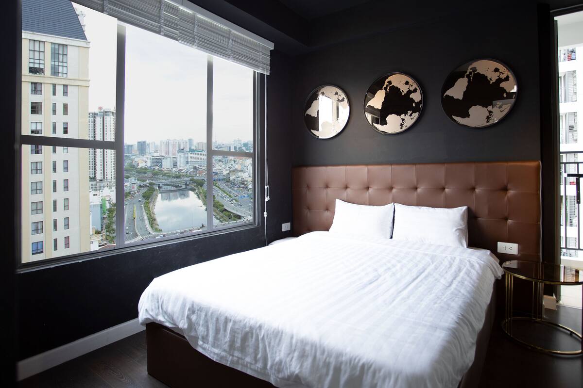 Deluxe Apartment, 3 Bedrooms | 2 bedrooms, desk, laptop workspace, iron/ironing board