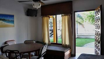 Standard Apartment | In-room dining