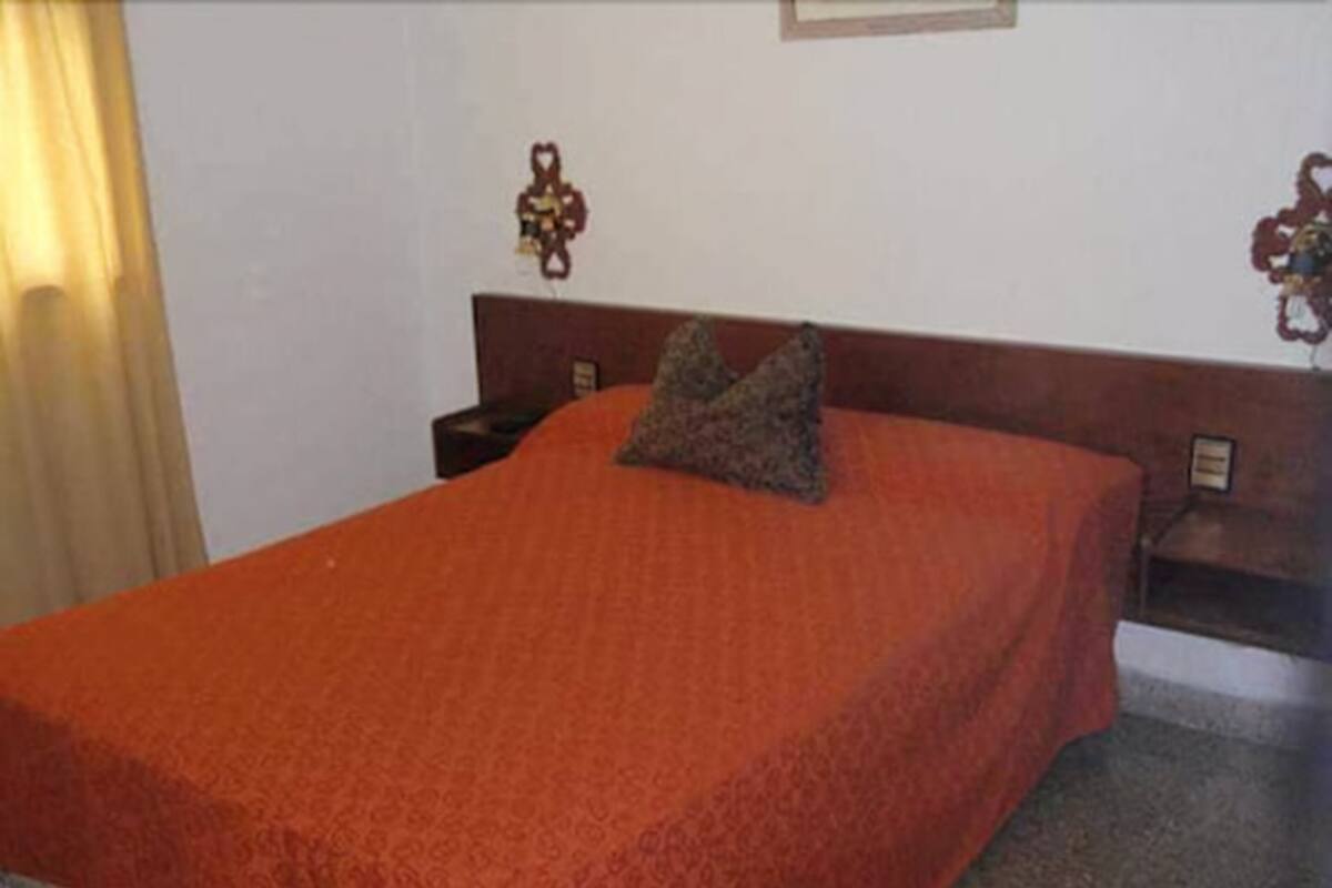 WiFi (free), bed sheets