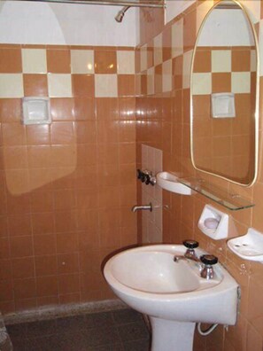 Shower, rainfall showerhead, towels