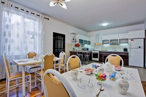 Daily continental breakfast (KGS 140 per person) - Centre Hostel (Bishkek)