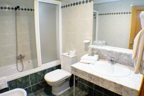 Baignoire, serviettes fournies