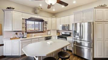 Apartment, 1 Bedroom | Private kitchen