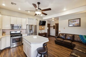 Microwave, paper towels