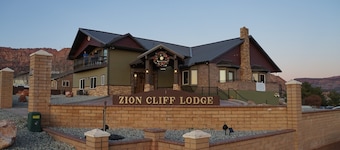 Zion Cliff Lodge