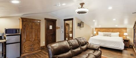 Sviitti, 1 makuuhuone | Egyptinpuuvillaiset lakanat, ylelliset vuodevaatteet, untuvapeitot