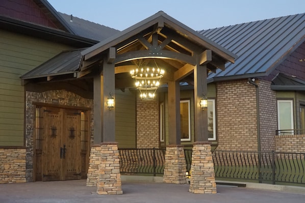Exterior detail - Zion Cliff Lodge (Hildale)