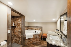 Suite, 1 Schlafzimmer | Badezimmer | Haartrockner, Handtücher, Seife, Shampoo