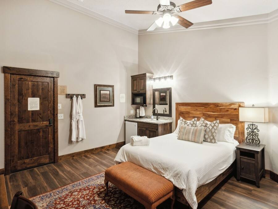 Room, 1 Bedroom | Cadar kapas Mesir, peralatan tempat tidur premium, gebar bulu kapas