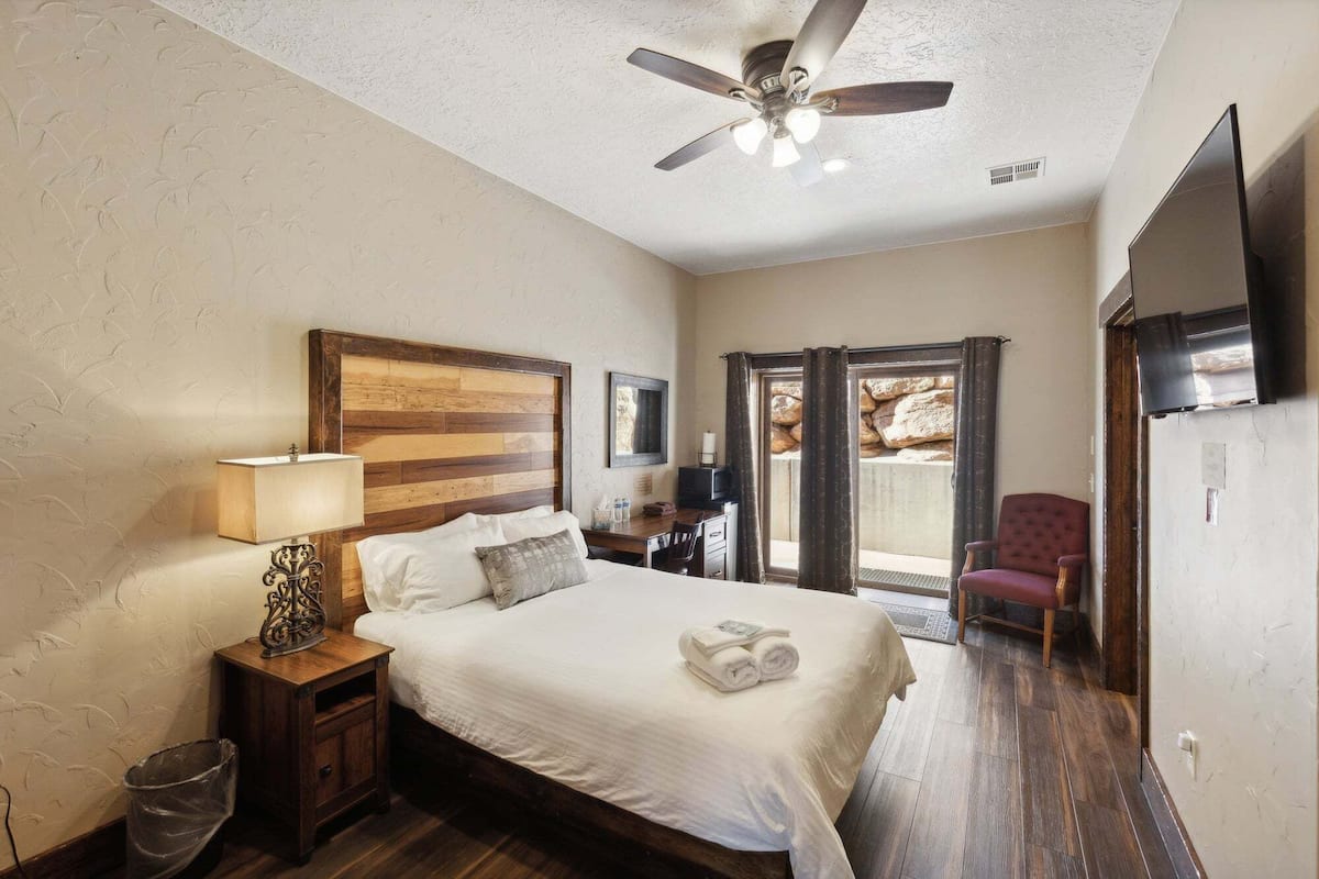 Room, 1 Bedroom | Egyptian cotton sheets, premium bedding, down comforters, pillowtop beds