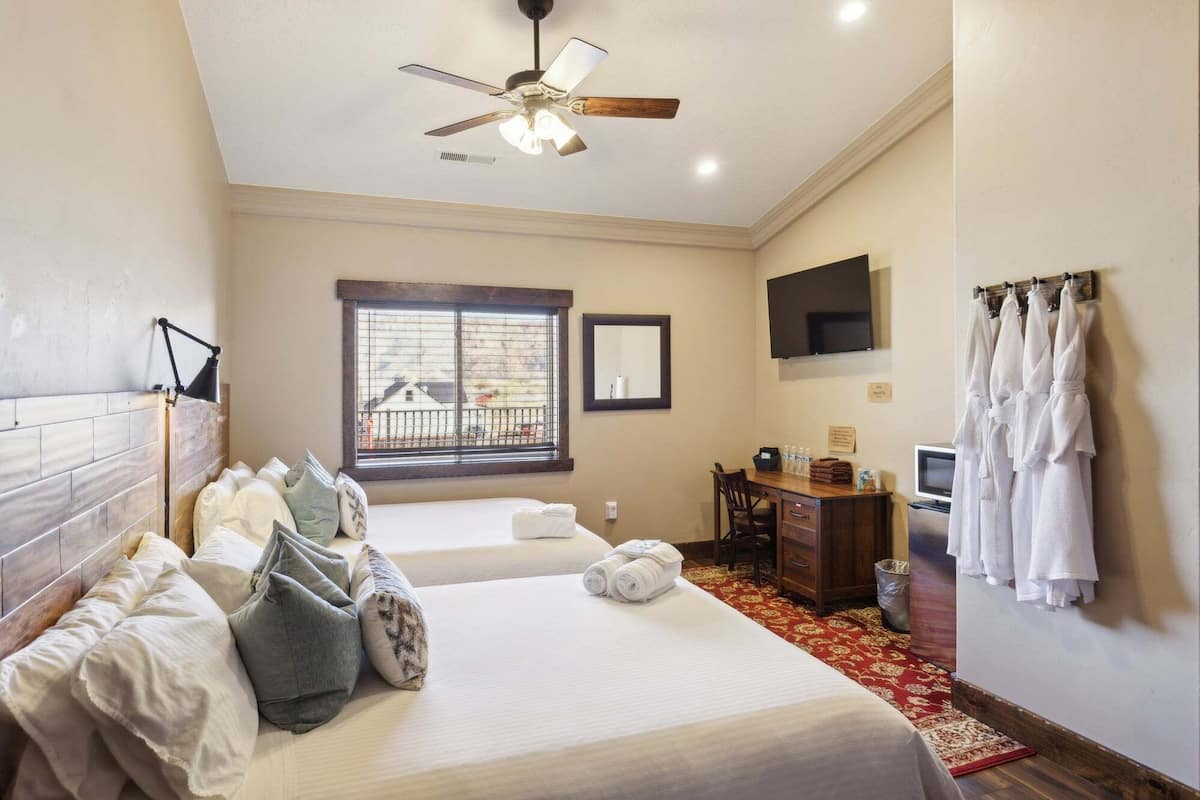 Room, 1 Bedroom | Egyptian cotton sheets, premium bedding, down comforters, pillowtop beds