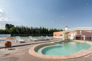 Outdoor pool - Charming Villa w / pool & Soccer field @ 30min Lisbon (Palmela)