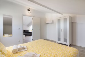 10 عدّة غرف نوم ومكواة/لوح كي وواي فاي وملاءات أسرّة