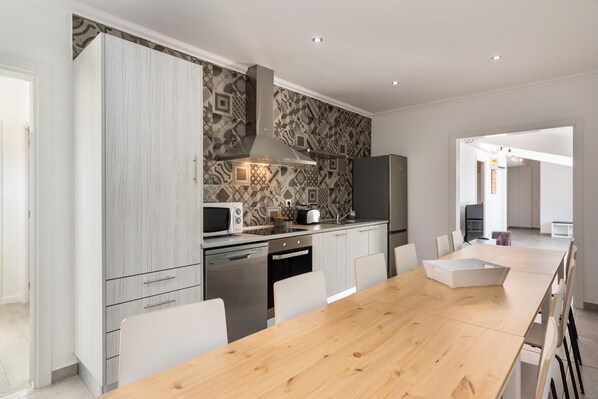 ميكروويف، غسالة أطباق، مستلزمات طهي/أطباق/أوعية