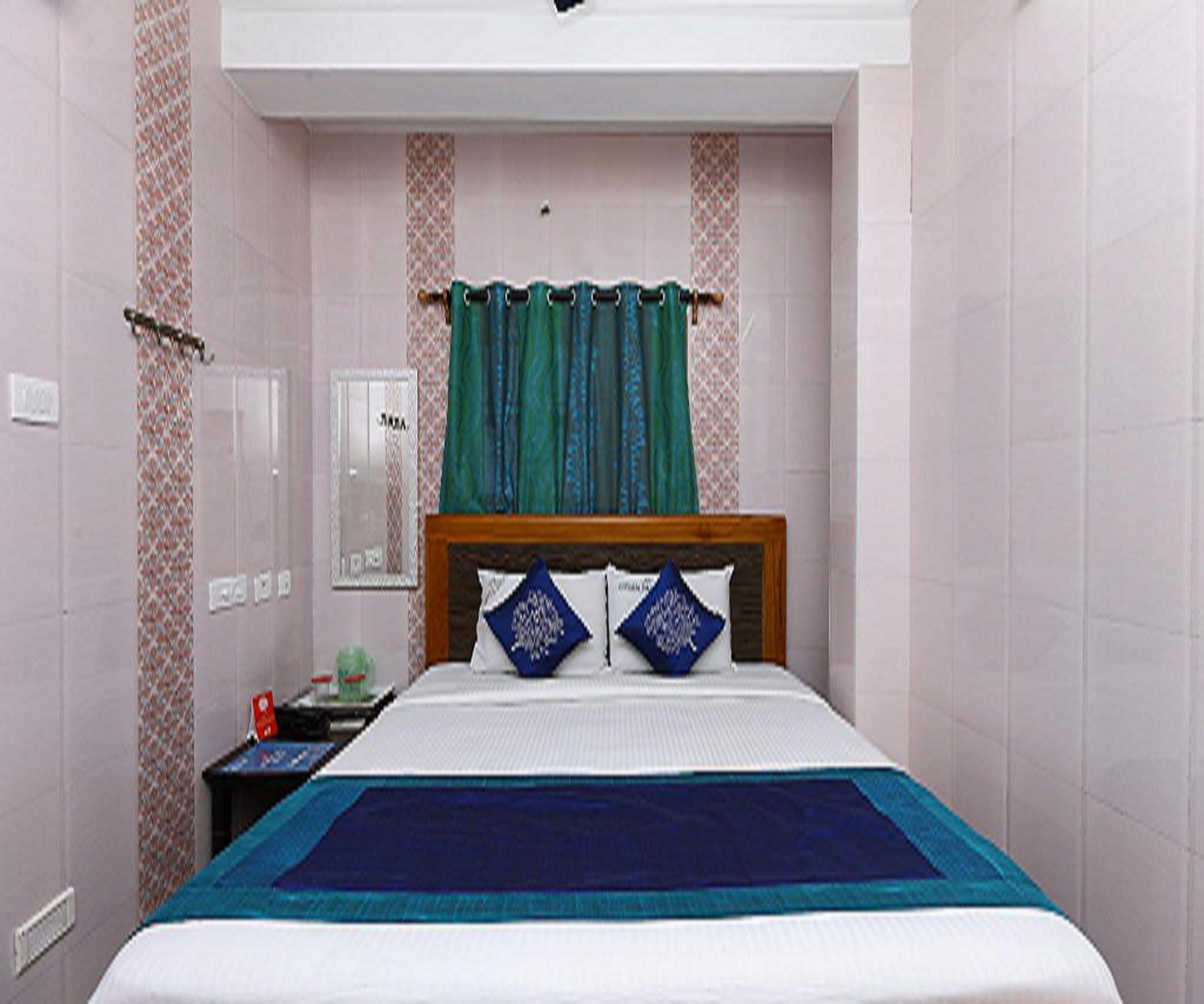 Egyptian cotton sheets, premium bedding, down comforters