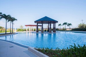 15 outdoor pools