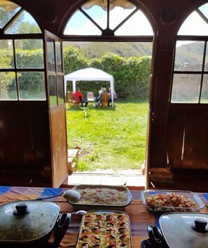 Frokost, lunsj og middag serveres, internasjonale retter 