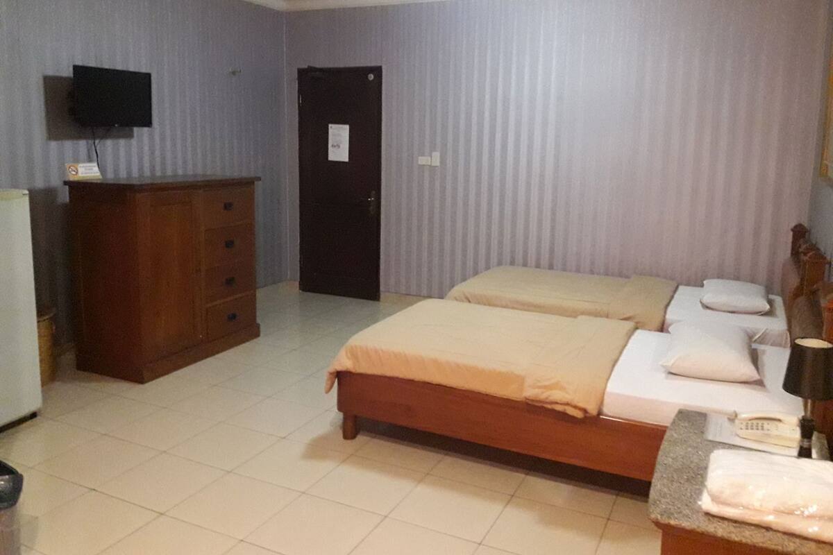 Desk, free WiFi, bed sheets