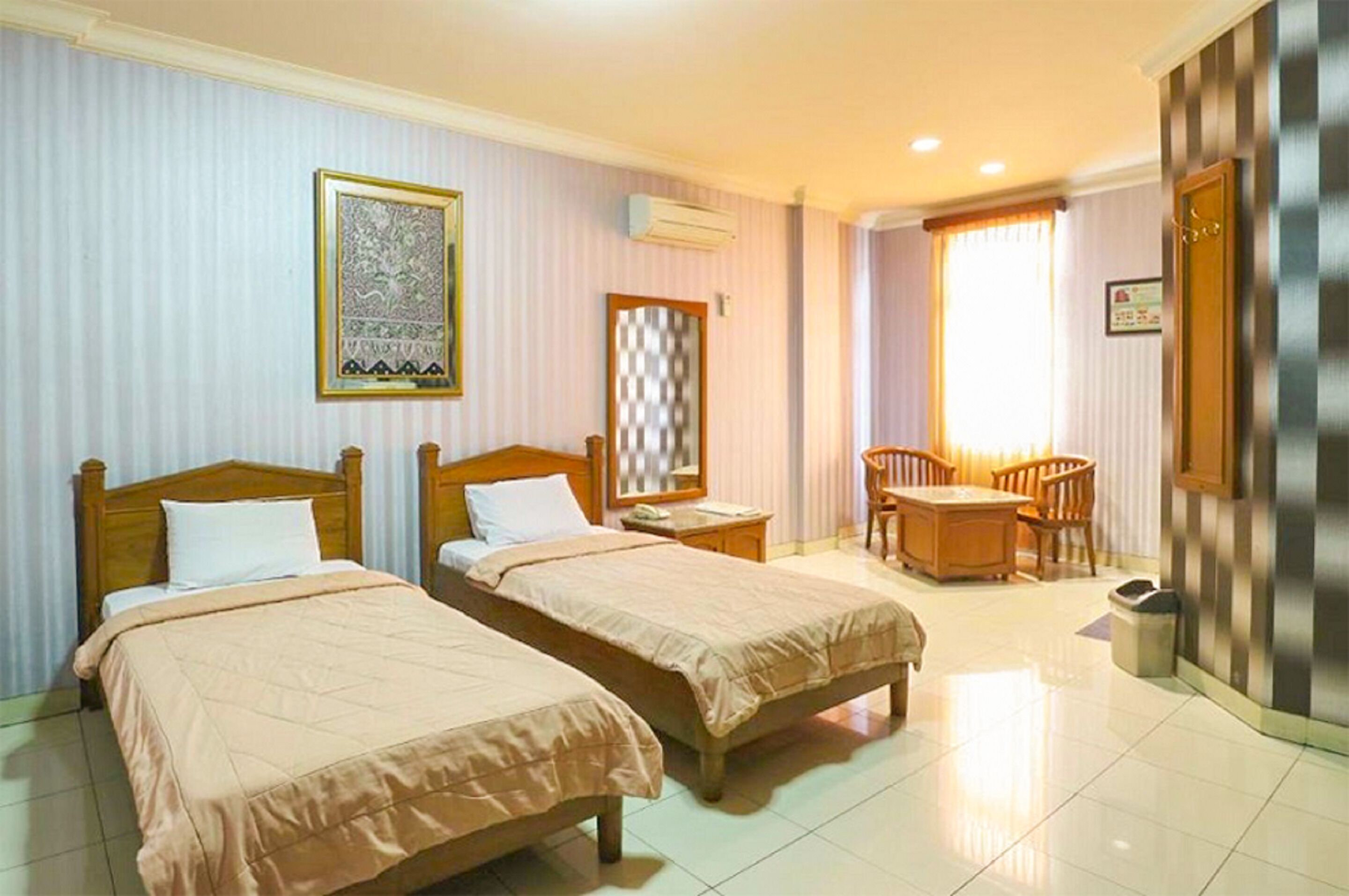 Classic Twin Room | Desk, free WiFi, bed sheets