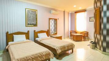 Classic Twin Room | Desk, free WiFi, bed sheets