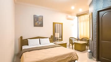 Quarto standard | Escrivaninha, Wi-Fi de cortesia, roupa de cama